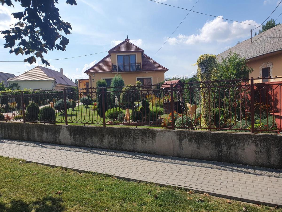 Privat U Jozefa Foeldesa Apartment Velky Meder Ngoại thất bức ảnh