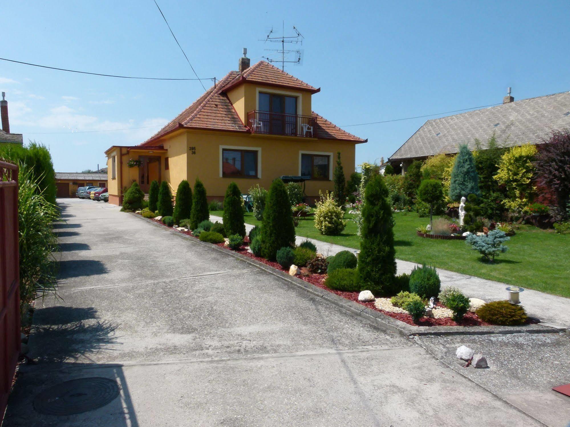 Privat U Jozefa Foeldesa Apartment Velky Meder Ngoại thất bức ảnh